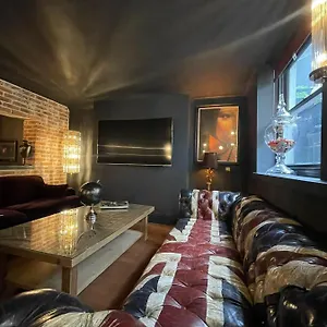The 21 Luxury Seaside Apartment
