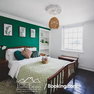 Primal Estates Brighton: Three-bedroom Townhouse With Roof Terrace Apartment